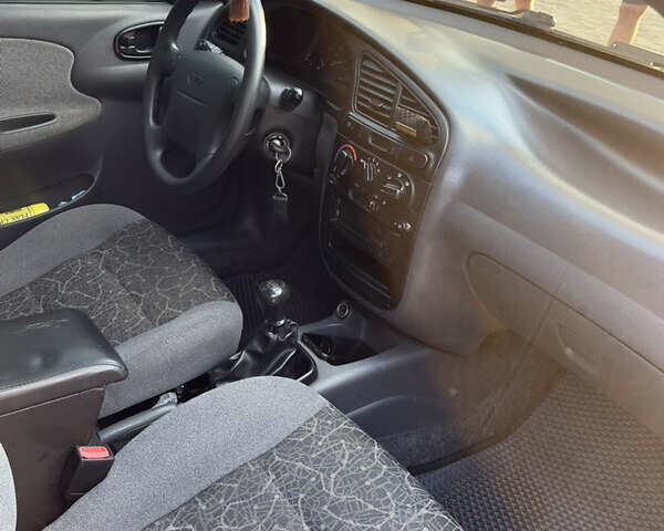 Бежевий Деу Ланос, об'ємом двигуна 1.5 л та пробігом 98 тис. км за 3800 $, фото 9 на Automoto.ua