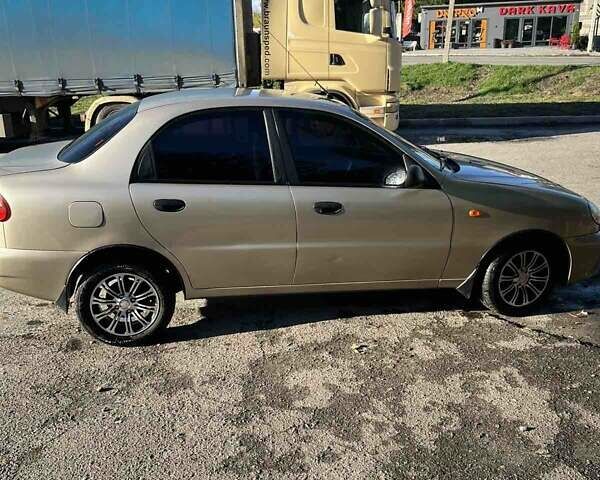 Бежевый Дэу Ланос, объемом двигателя 1.5 л и пробегом 364 тыс. км за 2300 $, фото 2 на Automoto.ua