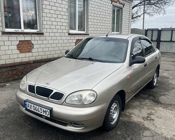 Бежевый Дэу Ланос, объемом двигателя 1.5 л и пробегом 225 тыс. км за 3200 $, фото 2 на Automoto.ua