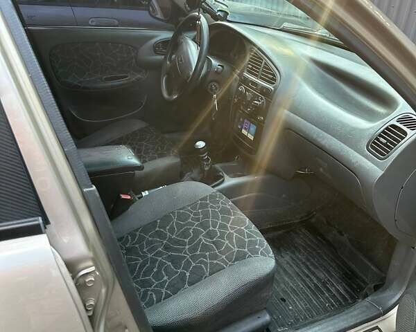 Бежевий Деу Ланос, об'ємом двигуна 1.6 л та пробігом 337 тис. км за 3200 $, фото 10 на Automoto.ua