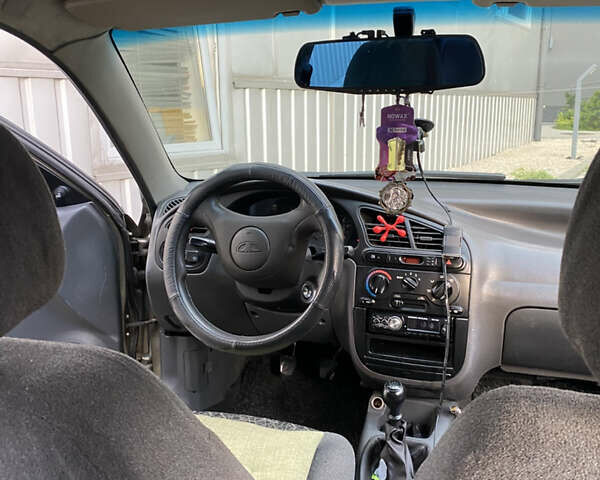 Бежевый Дэу Ланос, объемом двигателя 1.5 л и пробегом 250 тыс. км за 2300 $, фото 5 на Automoto.ua