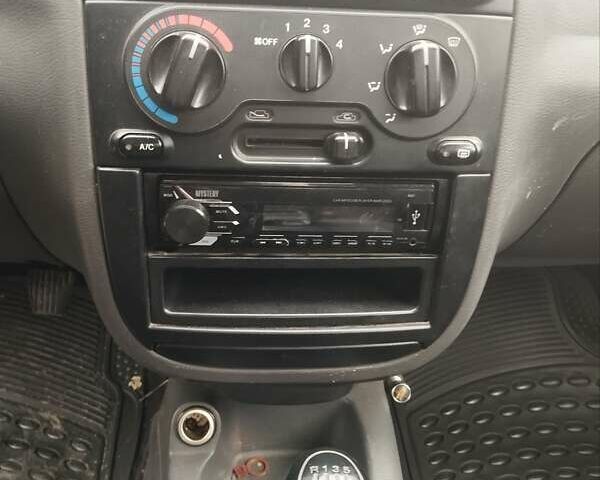 Бежевий Деу Ланос, об'ємом двигуна 1.5 л та пробігом 348 тис. км за 1450 $, фото 16 на Automoto.ua