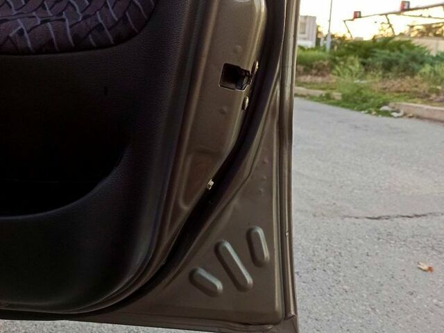 Бежевый Дэу Ланос, объемом двигателя 1.3 л и пробегом 210 тыс. км за 1950 $, фото 12 на Automoto.ua