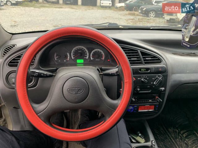 Бежевый Дэу Ланос, объемом двигателя 1.5 л и пробегом 155 тыс. км за 2100 $, фото 3 на Automoto.ua