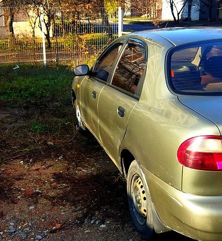 Бежевый Дэу Ланос, объемом двигателя 1.4 л и пробегом 192 тыс. км за 1200 $, фото 2 на Automoto.ua