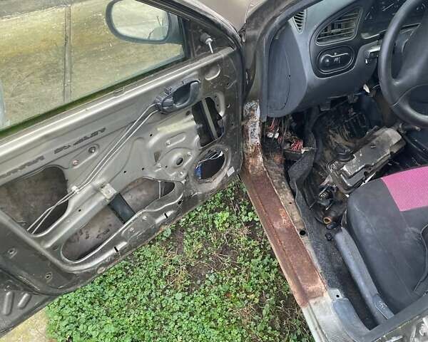 Бежевый Дэу Ланос, объемом двигателя 1.39 л и пробегом 226 тыс. км за 800 $, фото 8 на Automoto.ua