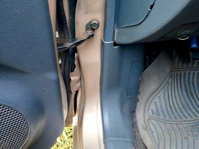 Бежевый Дэу Ланос, объемом двигателя 1.4 л и пробегом 188 тыс. км за 2000 $, фото 4 на Automoto.ua