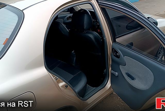 Бежевий Деу Ланос, об'ємом двигуна 1.4 л та пробігом 192 тис. км за 2900 $, фото 6 на Automoto.ua