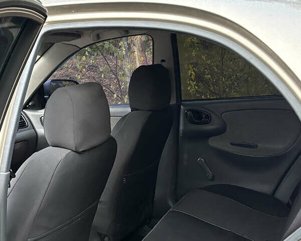 Бежевий Деу Ланос, об'ємом двигуна 1.5 л та пробігом 135 тис. км за 3200 $, фото 7 на Automoto.ua