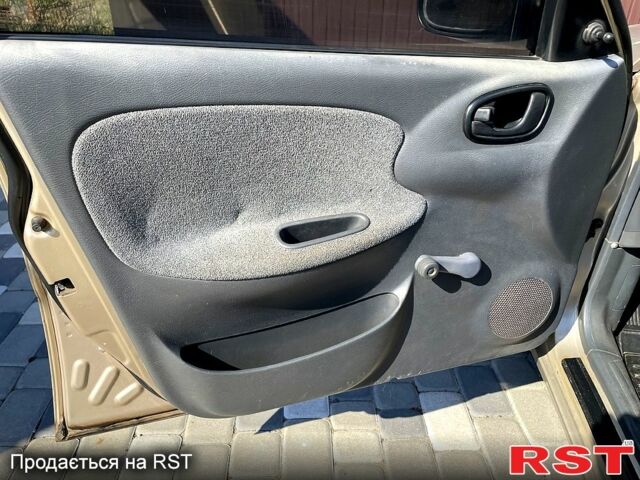 Бежевый Дэу Ланос, объемом двигателя 1.5 л и пробегом 186 тыс. км за 2750 $, фото 8 на Automoto.ua