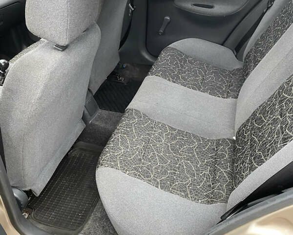 Бежевый Дэу Ланос, объемом двигателя 1.5 л и пробегом 168 тыс. км за 2400 $, фото 5 на Automoto.ua