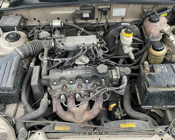 Бежевий Деу Ланос, об'ємом двигуна 1.5 л та пробігом 268 тис. км за 2500 $, фото 14 на Automoto.ua