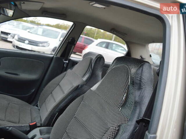 Бежевый Дэу Ланос, объемом двигателя 1.5 л и пробегом 268 тыс. км за 2900 $, фото 7 на Automoto.ua