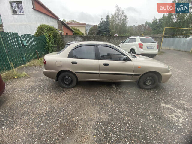 Бежевый Дэу Ланос, объемом двигателя 1.5 л и пробегом 168 тыс. км за 2400 $, фото 2 на Automoto.ua