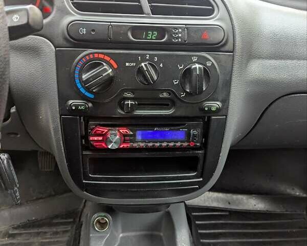 Бежевий Деу Ланос, об'ємом двигуна 1.5 л та пробігом 170 тис. км за 3300 $, фото 11 на Automoto.ua