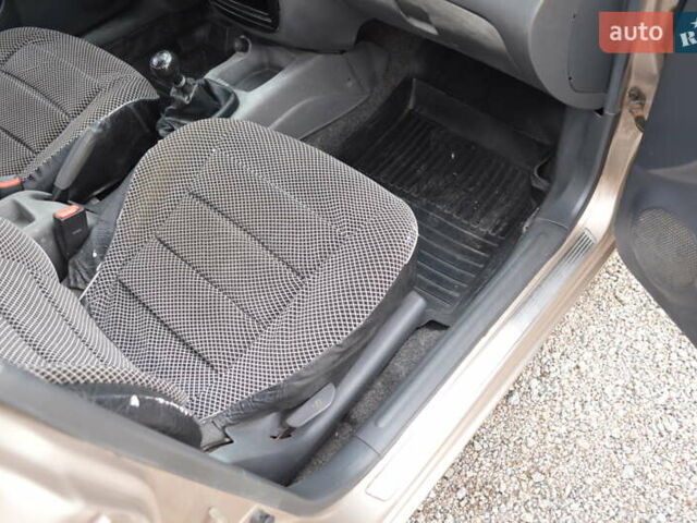 Бежевый Дэу Ланос, объемом двигателя 1.5 л и пробегом 268 тыс. км за 2900 $, фото 19 на Automoto.ua