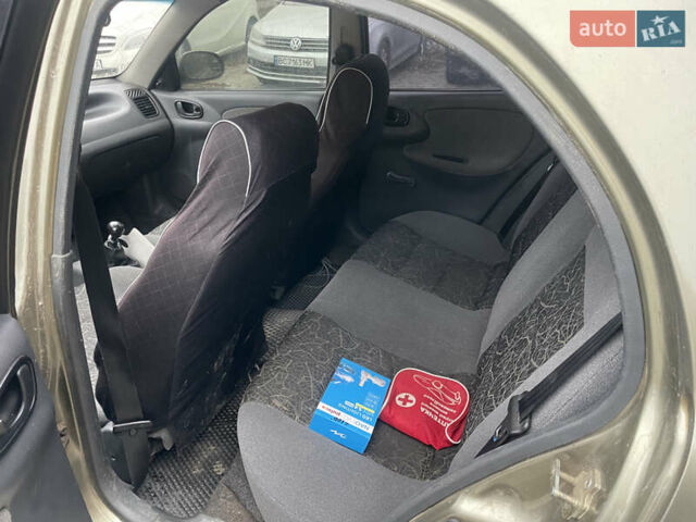 Бежевый Дэу Ланос, объемом двигателя 1.5 л и пробегом 200 тыс. км за 2000 $, фото 5 на Automoto.ua