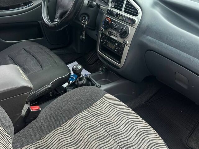 Бежевый Дэу Ланос, объемом двигателя 1.5 л и пробегом 170 тыс. км за 3650 $, фото 3 на Automoto.ua