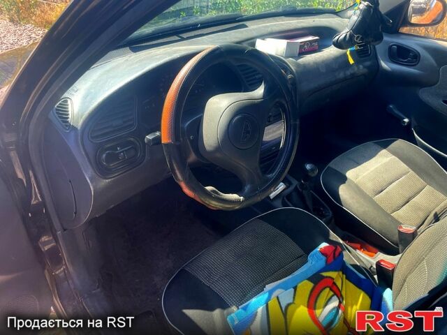 Черный Дэу Ланос, объемом двигателя 1.5 л и пробегом 200 тыс. км за 2000 $, фото 4 на Automoto.ua