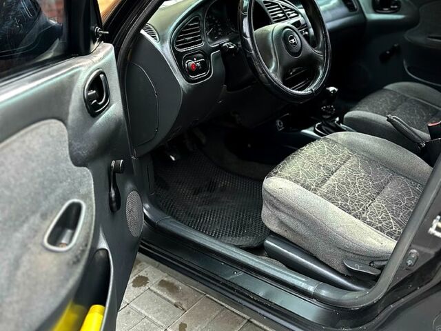 Черный Дэу Ланос, объемом двигателя 1.5 л и пробегом 280 тыс. км за 1450 $, фото 3 на Automoto.ua