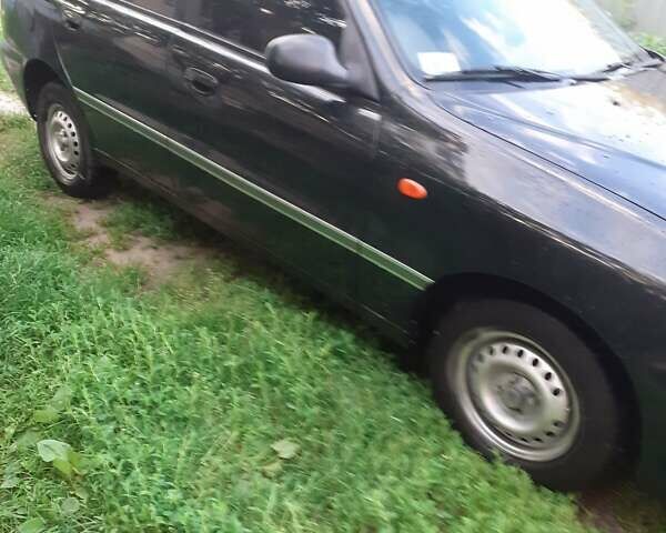Черный Дэу Ланос, объемом двигателя 1.5 л и пробегом 100 тыс. км за 3000 $, фото 1 на Automoto.ua