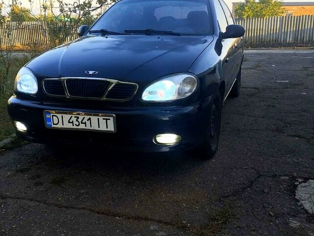 Черный Дэу Ланос, объемом двигателя 1.5 л и пробегом 162 тыс. км за 2000 $, фото 1 на Automoto.ua