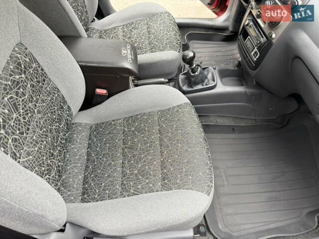 Черный Дэу Ланос, объемом двигателя 1.6 л и пробегом 156 тыс. км за 2400 $, фото 8 на Automoto.ua