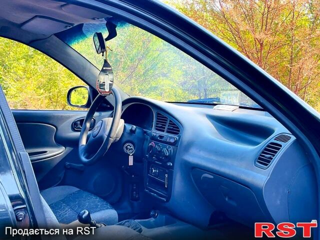 Черный Дэу Ланос, объемом двигателя 1.4 л и пробегом 303 тыс. км за 1199 $, фото 3 на Automoto.ua