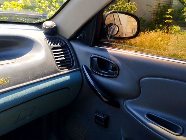 Черный Дэу Ланос, объемом двигателя 1.5 л и пробегом 240 тыс. км за 3300 $, фото 4 на Automoto.ua