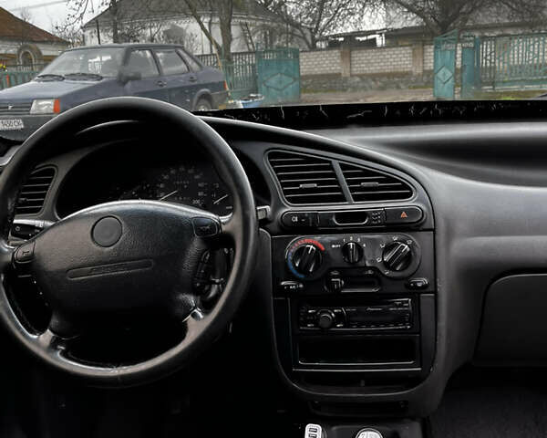 Черный Дэу Ланос, объемом двигателя 1.5 л и пробегом 200 тыс. км за 2000 $, фото 5 на Automoto.ua