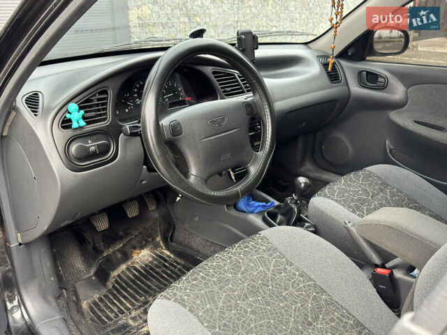 Чорний Деу Ланос, об'ємом двигуна 1.6 л та пробігом 40 тис. км за 3900 $, фото 5 на Automoto.ua