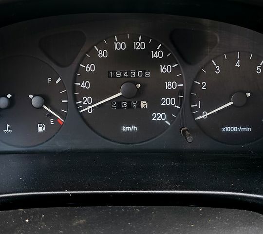 Черный Дэу Ланос, объемом двигателя 1.5 л и пробегом 194 тыс. км за 2000 $, фото 3 на Automoto.ua