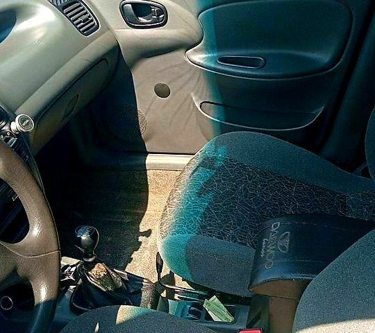Черный Дэу Ланос, объемом двигателя 1.5 л и пробегом 250 тыс. км за 2800 $, фото 5 на Automoto.ua