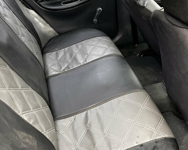 Черный Дэу Ланос, объемом двигателя 1.5 л и пробегом 200 тыс. км за 2000 $, фото 4 на Automoto.ua