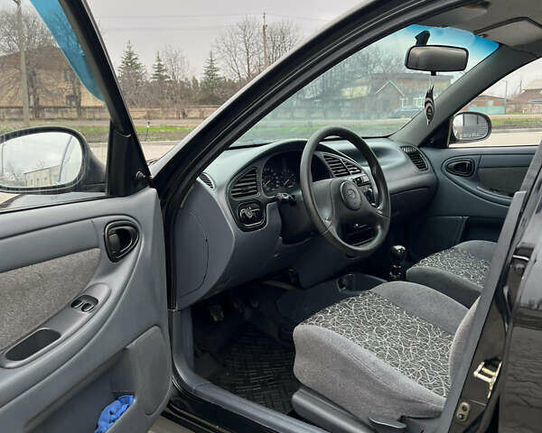Черный Дэу Ланос, объемом двигателя 1.5 л и пробегом 158 тыс. км за 3100 $, фото 6 на Automoto.ua