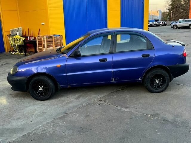 Фиолетовый Дэу Ланос, объемом двигателя 1.5 л и пробегом 220 тыс. км за 1300 $, фото 2 на Automoto.ua