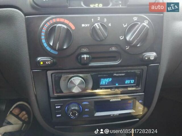 Фиолетовый Дэу Ланос, объемом двигателя 1.5 л и пробегом 280 тыс. км за 2000 $, фото 4 на Automoto.ua