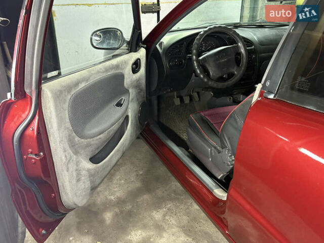 Красный Дэу Ланос, объемом двигателя 1.6 л и пробегом 200 тыс. км за 2000 $, фото 7 на Automoto.ua