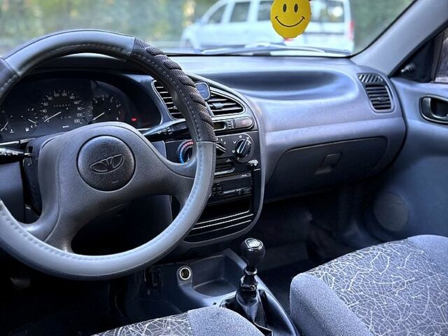 Красный Дэу Ланос, объемом двигателя 1.5 л и пробегом 290 тыс. км за 1950 $, фото 5 на Automoto.ua