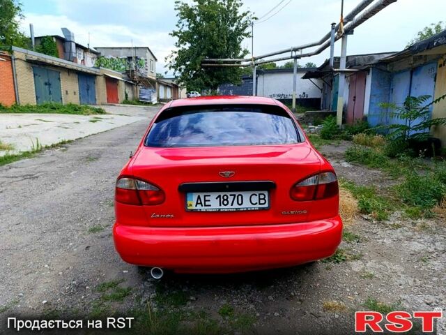 Красный Дэу Ланос, объемом двигателя 1.5 л и пробегом 172 тыс. км за 2000 $, фото 1 на Automoto.ua