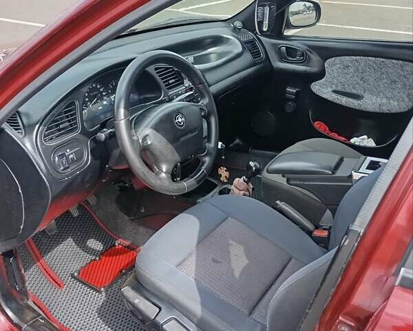 Красный Дэу Ланос, объемом двигателя 1.5 л и пробегом 390 тыс. км за 2399 $, фото 3 на Automoto.ua