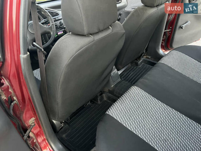 Красный Дэу Ланос, объемом двигателя 1.5 л и пробегом 191 тыс. км за 2550 $, фото 26 на Automoto.ua