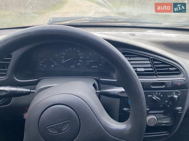 Красный Дэу Ланос, объемом двигателя 1.5 л и пробегом 220 тыс. км за 1350 $, фото 5 на Automoto.ua