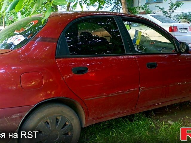 Красный Дэу Ланос, объемом двигателя 1.5 л и пробегом 161 тыс. км за 1300 $, фото 2 на Automoto.ua