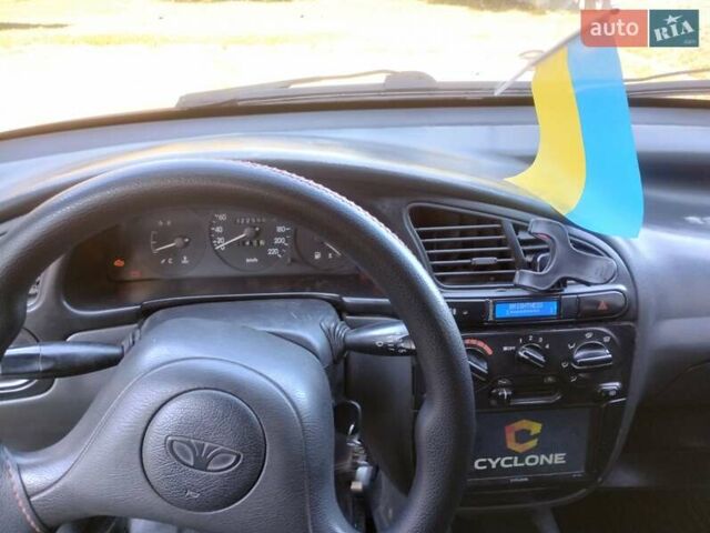 Красный Дэу Ланос, объемом двигателя 1.5 л и пробегом 322 тыс. км за 2200 $, фото 5 на Automoto.ua