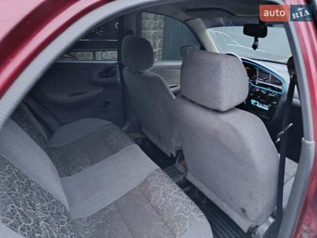 Красный Дэу Ланос, объемом двигателя 1.3 л и пробегом 270 тыс. км за 1500 $, фото 1 на Automoto.ua