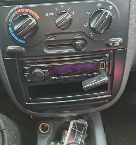 Красный Дэу Ланос, объемом двигателя 1.5 л и пробегом 153 тыс. км за 2000 $, фото 6 на Automoto.ua