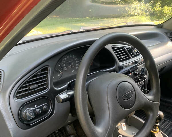 Красный Дэу Ланос, объемом двигателя 1.5 л и пробегом 348 тыс. км за 2000 $, фото 4 на Automoto.ua