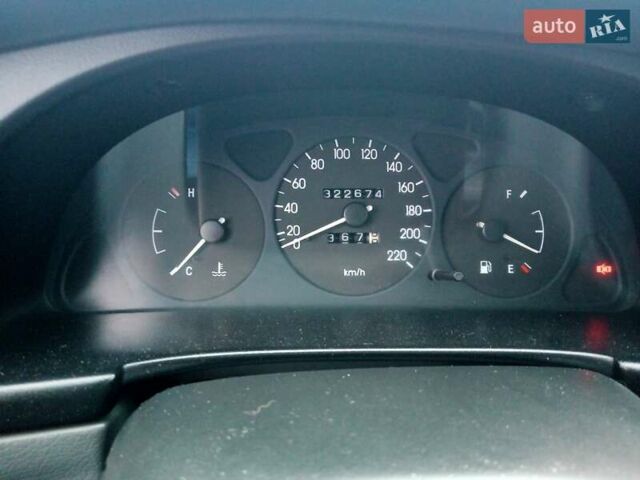 Красный Дэу Ланос, объемом двигателя 1.5 л и пробегом 322 тыс. км за 2300 $, фото 3 на Automoto.ua