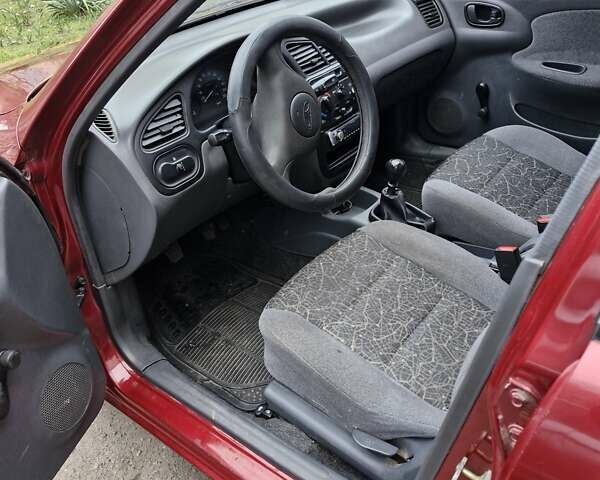 Красный Дэу Ланос, объемом двигателя 1.5 л и пробегом 146 тыс. км за 2300 $, фото 4 на Automoto.ua